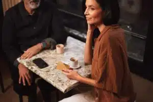 Fortuneo-femme-cafe