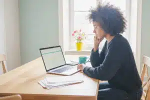 Compte bancaire : Les 5 erreurs courantes qui font exploser votre budget mensuel (et comment Green-Got les évite) Gestion budget